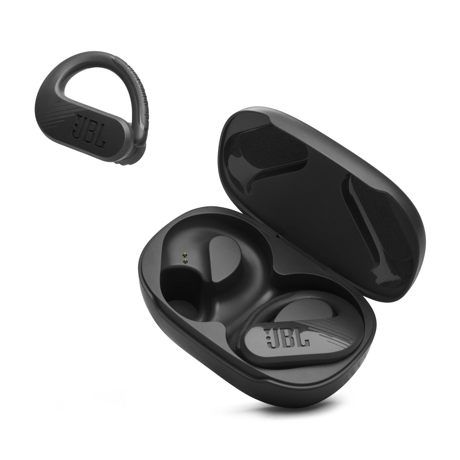 Schwarzer JBL-Ohrhörer und ein Ladeetui mit dem JBL-Logo.