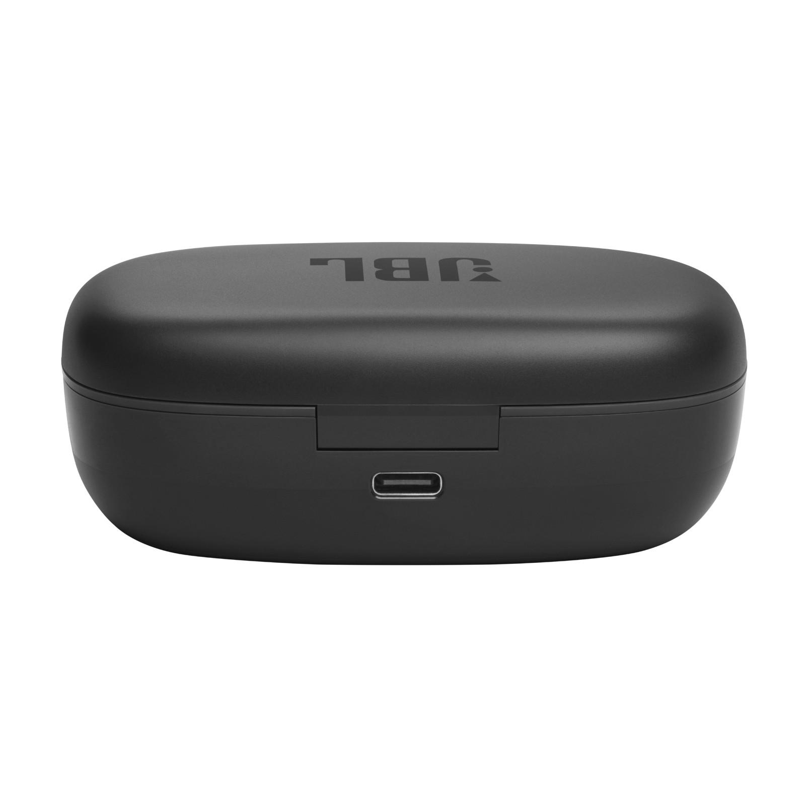 Ein schwarzes JBL-Ladecase. Das Case hat einen USB-C-Anschluss und das JBL-Logo.
