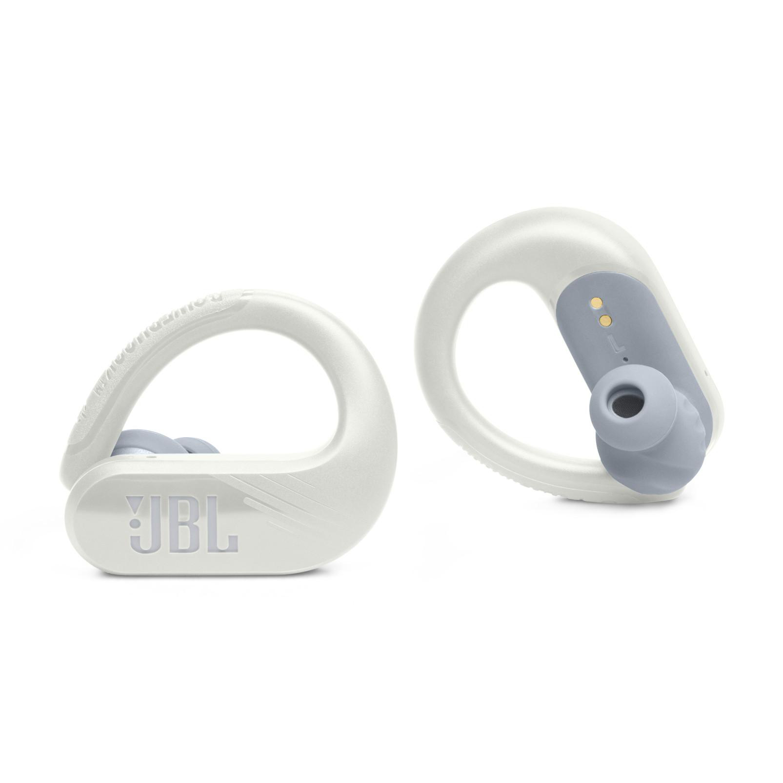 Zwei weiße und graue JBL-Kopfhörer auf weißem Hintergrund. Sie haben ein Haken-Design.