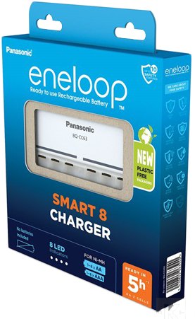 Egy kék doboz eneloop smart 8 töltővel és elemekkel.