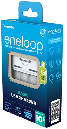 Panasonic eneloop újratölthető elemek és USB töltő doboza.
