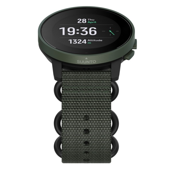 Eine grüne Smartwatch mit schwarzem Armband, die Zeit- und Höhendetails anzeigt. Die Marke Suunto ist sichtbar.