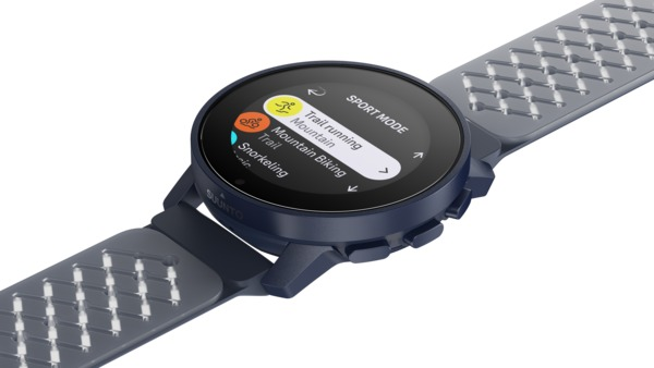 Smartwatch mit Sportmodi-Auswahl, Trailrunning hervorgehoben.