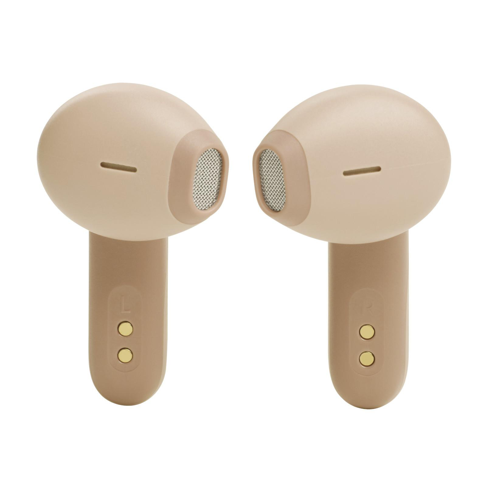 Zwei beige JBL-Ohrhörer, angewinkelt, auf weißem Hintergrund.