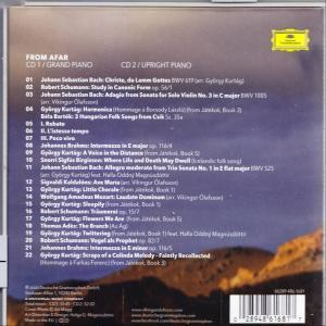 Rückseite einer CD mit Titelliste eines klassischen Musikalbums, mit Landschaftshintergrund.
