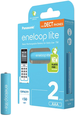 Világoskék eneloop lite akkumulátorcsomag. Két AAA elem és egy doboz telefon illusztrációval.