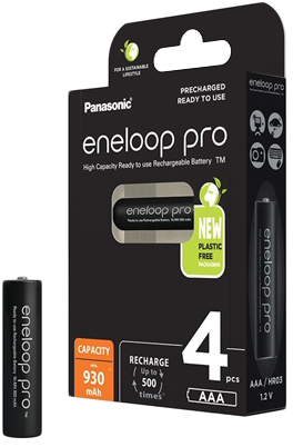 Fekete Panasonic Eneloop Pro akkumulátorcsomag. 4 AAA elemet tartalmaz.