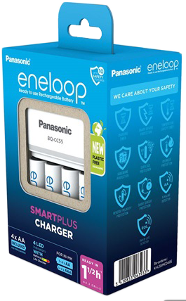 Panasonic eneloop akkumulátorok és töltő doboza. Kék doboz akkumulátorok és töltő képével.