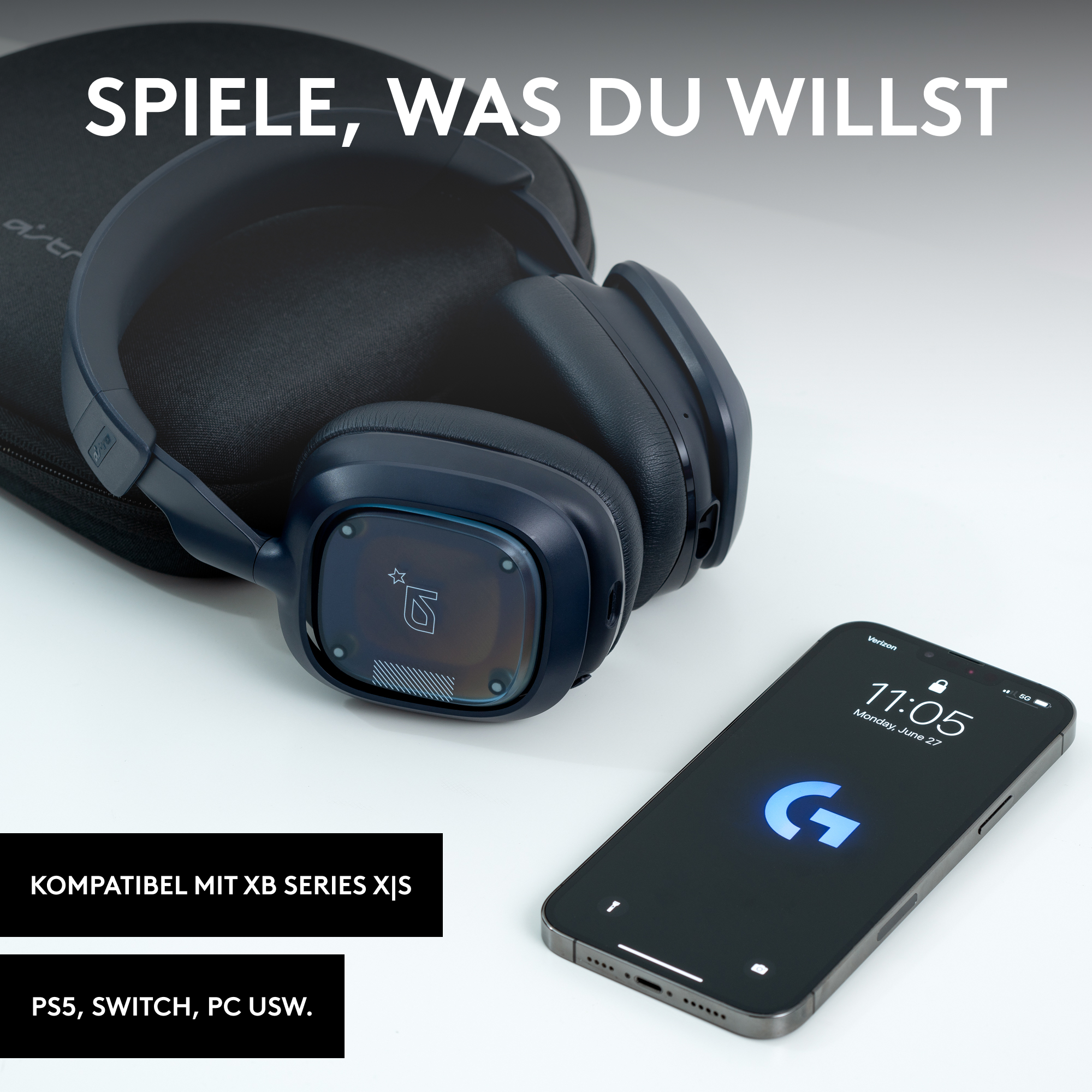 Kopfhörer und Telefon auf einer Oberfläche mit Text: 'Spiele, was du willst'.