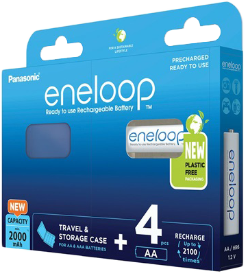 Eneloop újratölthető elemek doboza utazótokkal és négy AA elemmel.