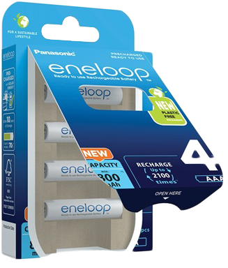Panasonic eneloop akkumulátorcsomag, kék-fehér csomagolás, az akkumulátorokat mutatja.