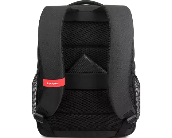 Sırtında kırmızı kayışlı siyah Lenovo sırt çantası, file arka panel ve cep.