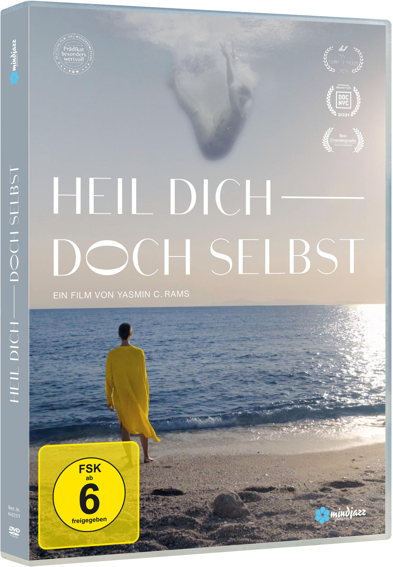 Eine DVD-Hülle mit einem Filmplakat. Eine Person in Gelb steht am Strand.