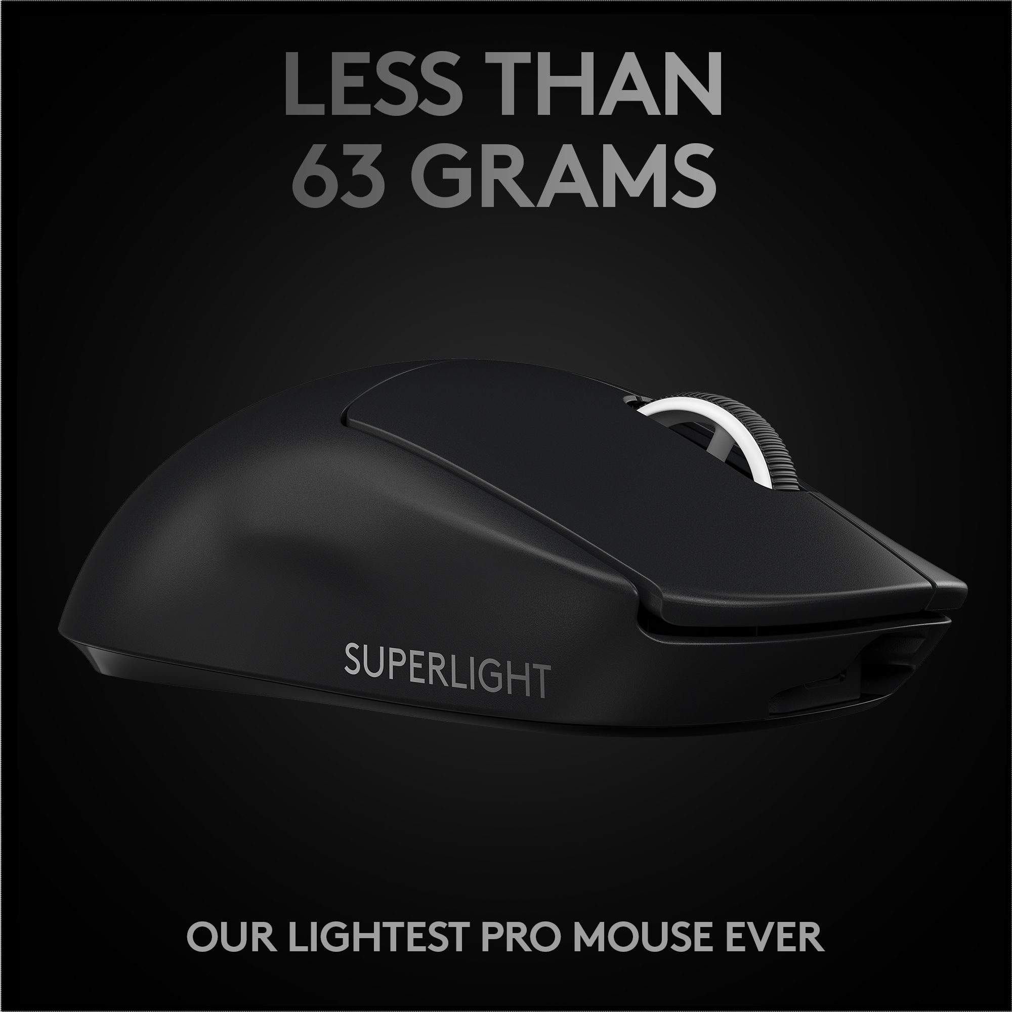 Souris de jeu noire, étiquetée 'SUPERLIGHT'. Le texte au-dessus indique 'MOINS DE 63 GRAMMES'.