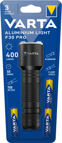Eine Taschenlampenverpackung mit der Marke 'VARTA' in Blau. Die Taschenlampe ist schwarz mit Batterien.