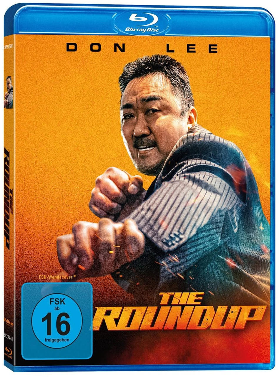Eine Blu-ray-Hülle mit einem Mann im Anzug, Faust erhoben, und dem Filmtitel 'The Roundup'.