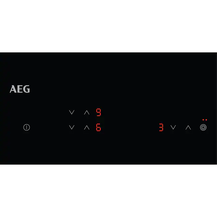 Panel de control de placa AEG negra con pantalla digital roja que muestra números y símbolos.