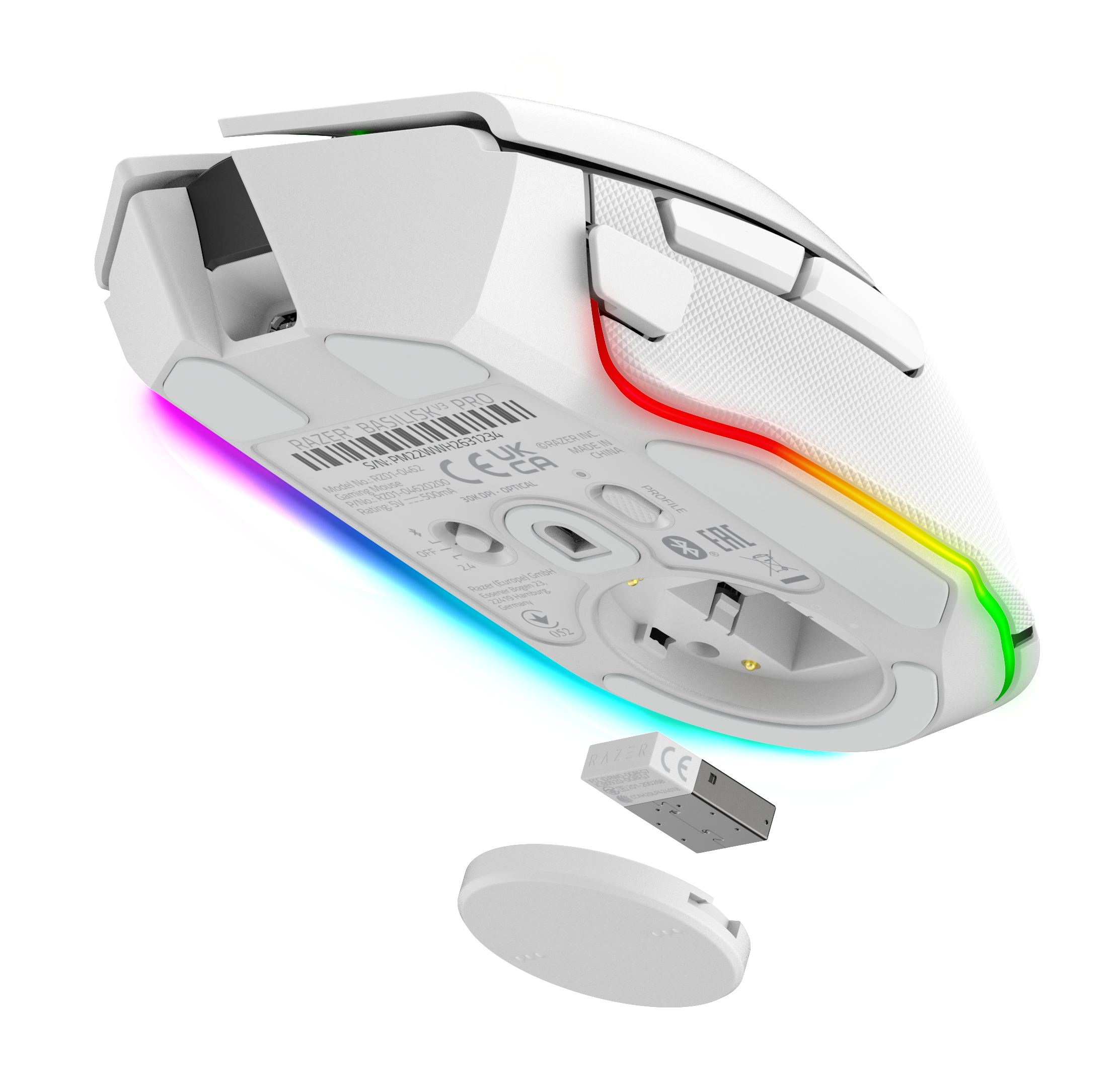 Eine weiße Gaming-Maus mit USB-Empfänger und Ladestation. Die Unterseite zeigt farbige Lichter.