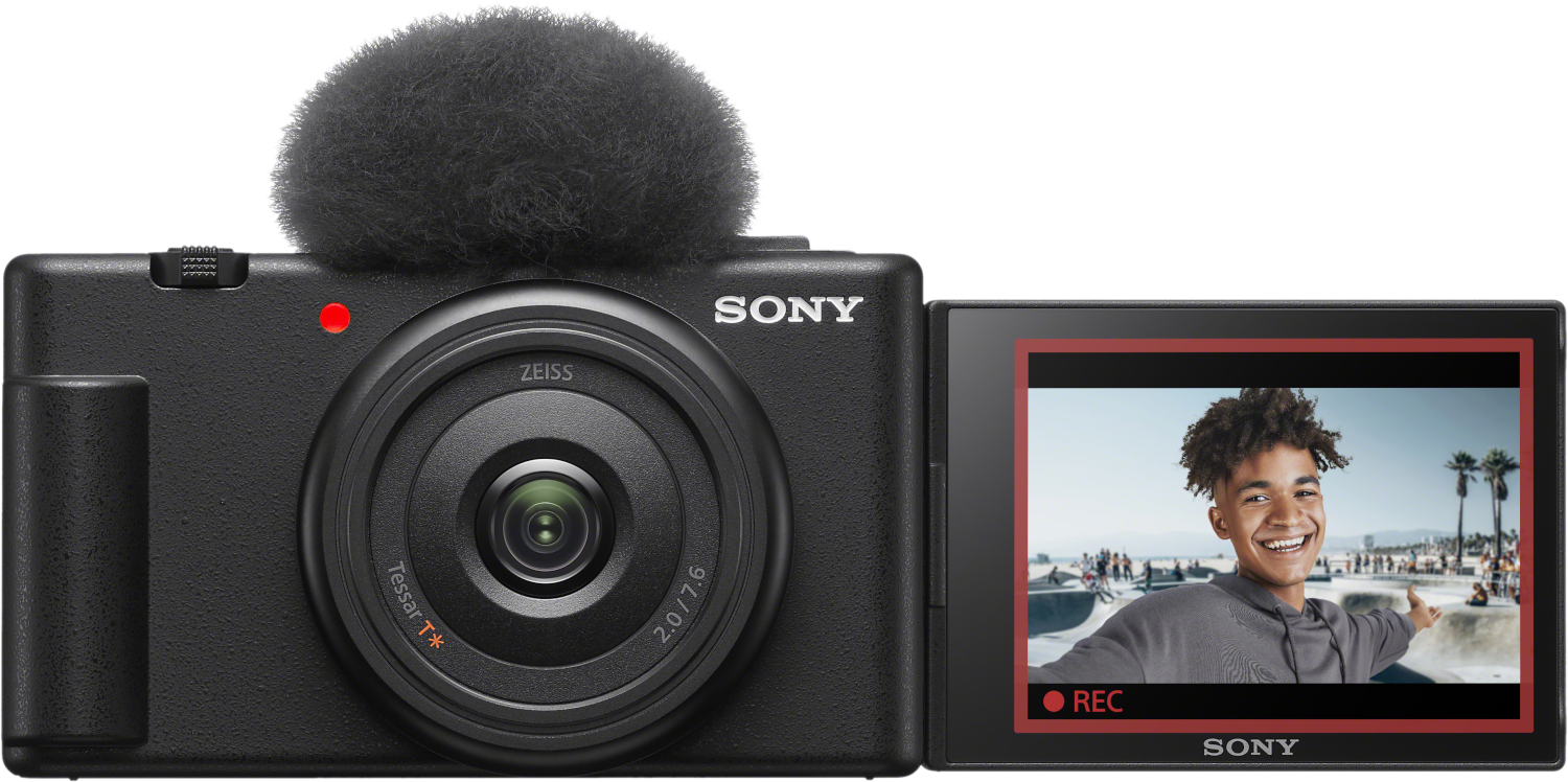Un appareil photo Sony noir avec un microphone attaché. Un écran affiche une personne souriante. Le mot "Sony" est visible sur l'écran.