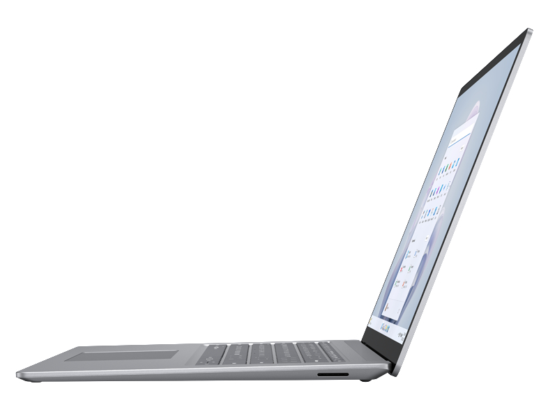 Seitenansicht eines silbernen Laptops auf weißem Hintergrund mit geöffnetem Bildschirm und sichtbarer Tastatur.