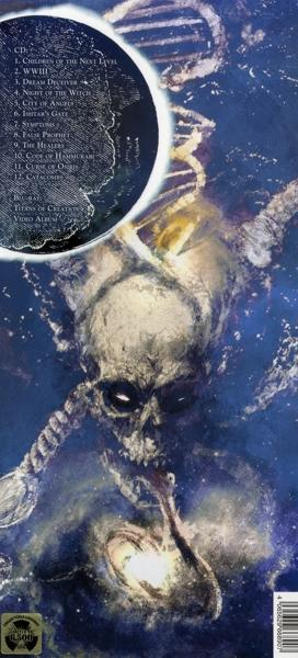 Kunstwerk eines Schädels im Weltraum mit einer Karte und Text aus dem Album 'Titans of Creation' von Testament.