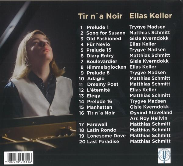 Ein Mann blickt nach oben, neben einer Titelliste mit Musikstücken und Künstlernamen.