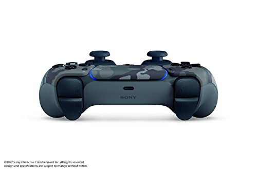 Vista trasera de un mando de Sony Playstation 5 con diseño de camuflaje.