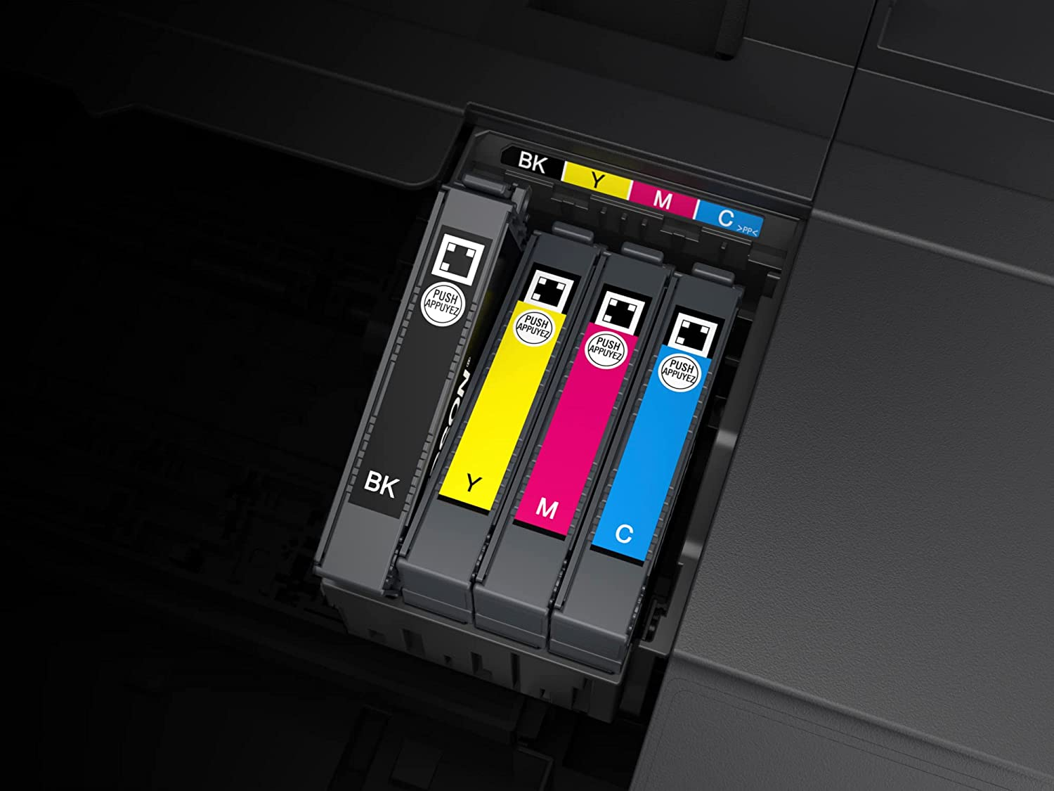 Cartuchos de impresora de inyección de tinta. Cartuchos negro, amarillo, magenta y cian son visibles.