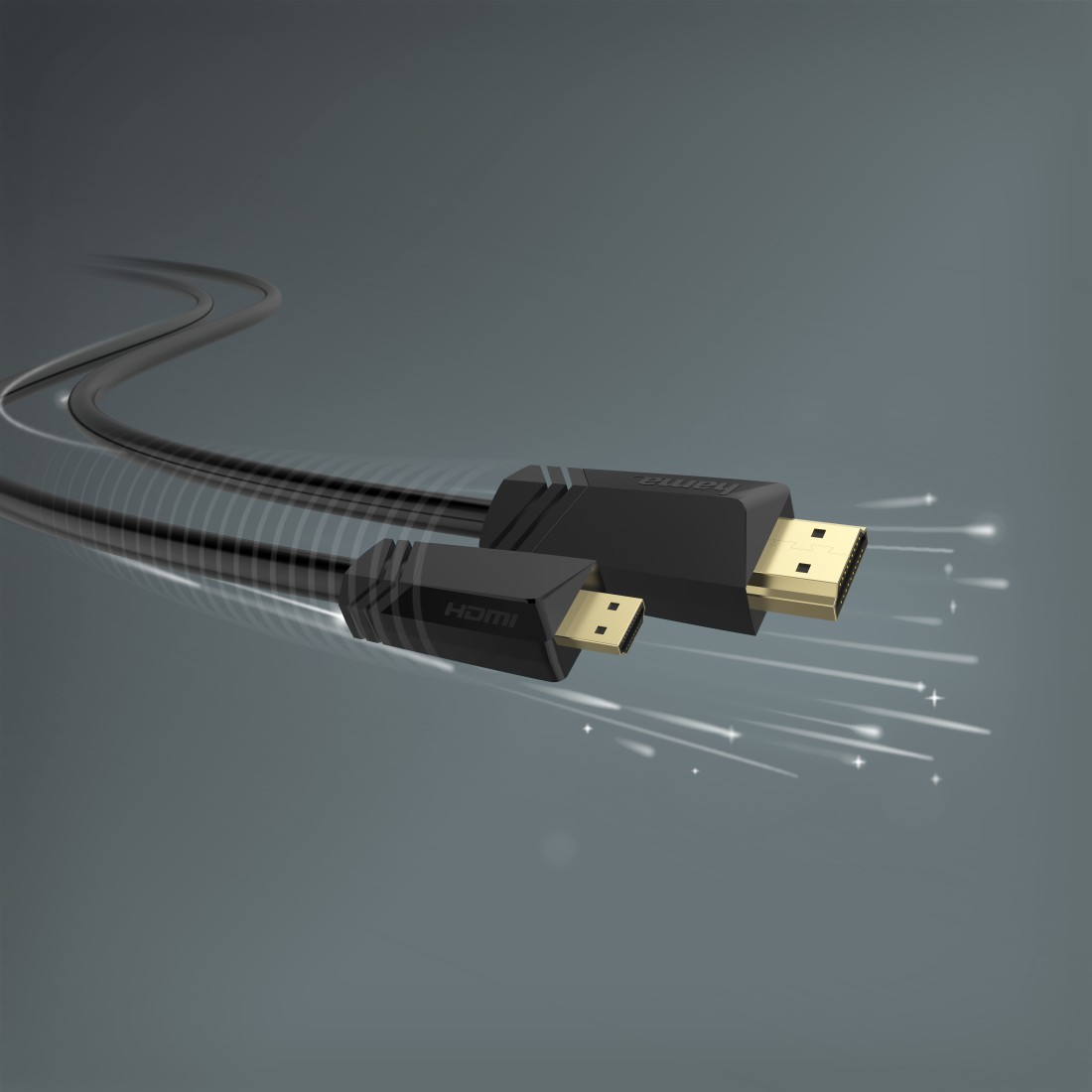 Fekete HDMI-kábel két csatlakozóval. Az egyik végén szabványos HDMI, a másikon mini HDMI található.