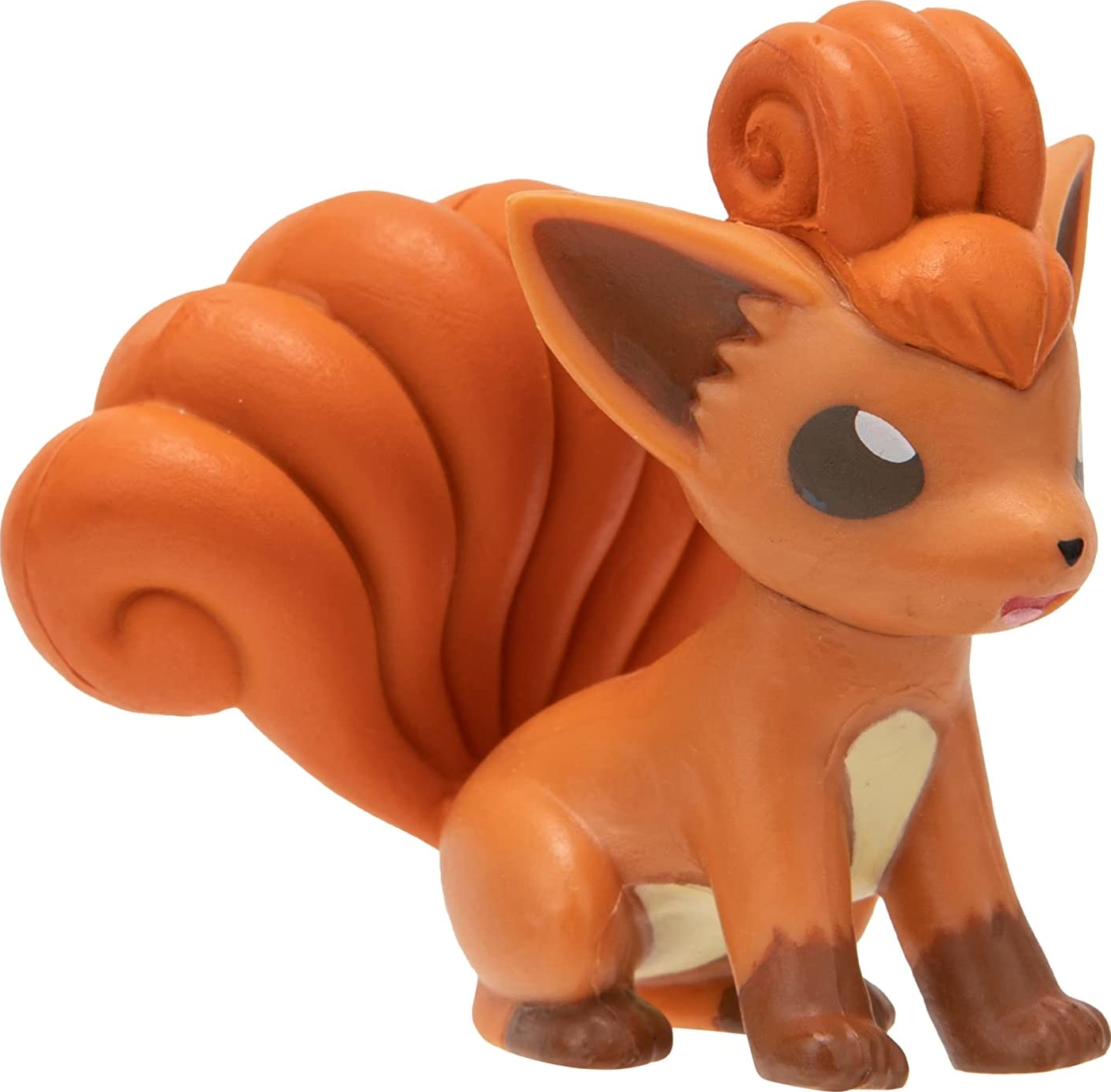 Figurine Vulpix orange. Elle a une fourrure orange, une queue bouclée et des yeux bruns.