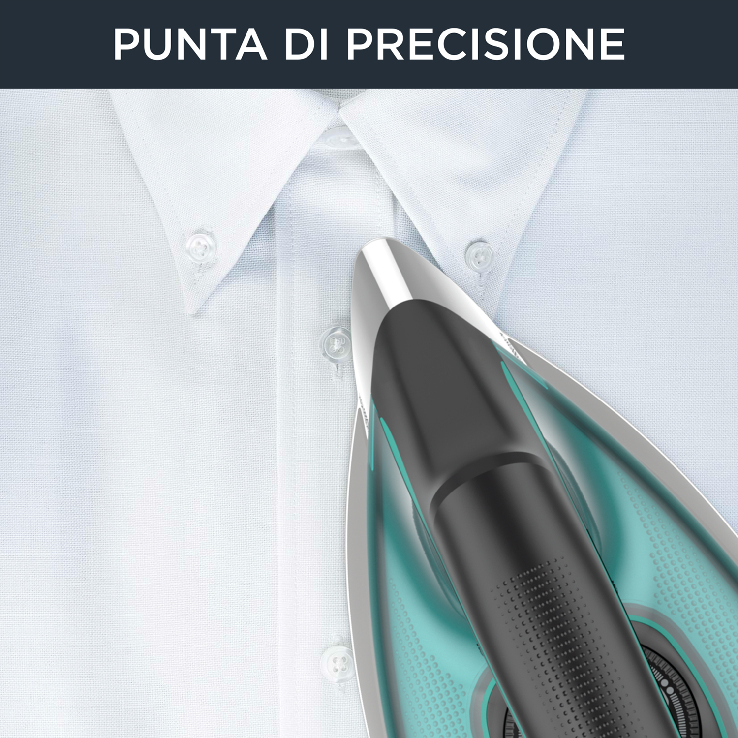 Dettaglio stiratura: punta del ferro su un colletto di camicia bianca. Testo "Punta di precisione".