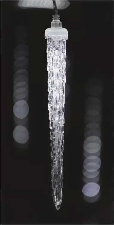 Egy jégcsap alakú LED-es lámpa, sötét, elmosódott háttér előtt.