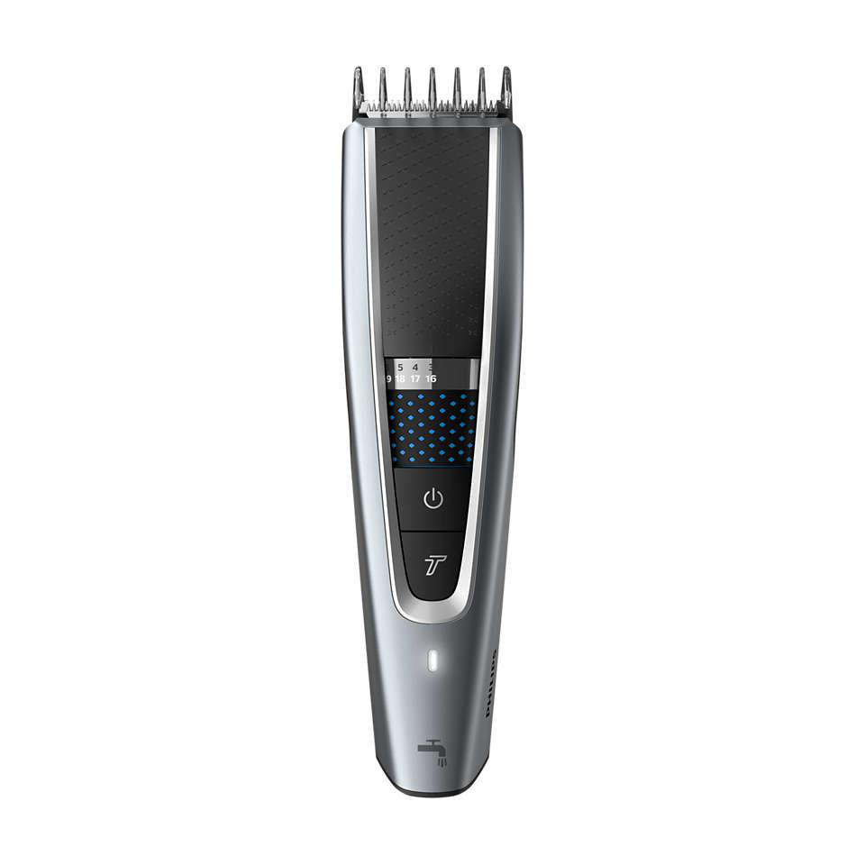 Silberner Haartrimmer. Zeigt Ein-/Aus-Taste, Einstellungen und Trimmerkopf. Schlankes, modernes Design.