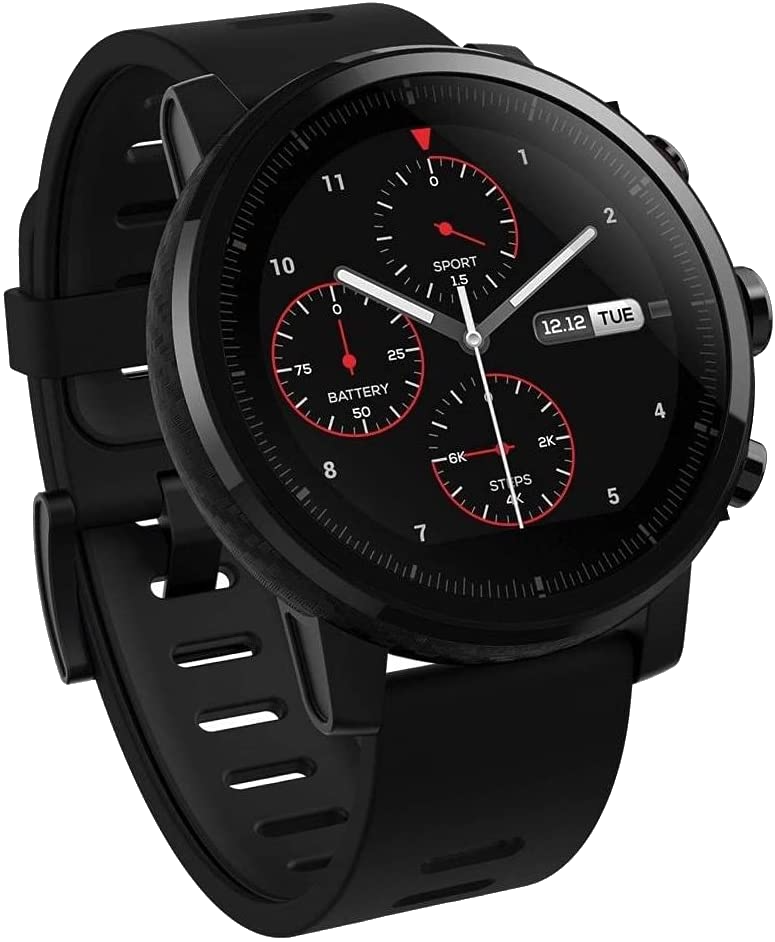 Smartwatch negra con pantalla circular que muestra hora, datos deportivos y nivel de batería. Correa negra.