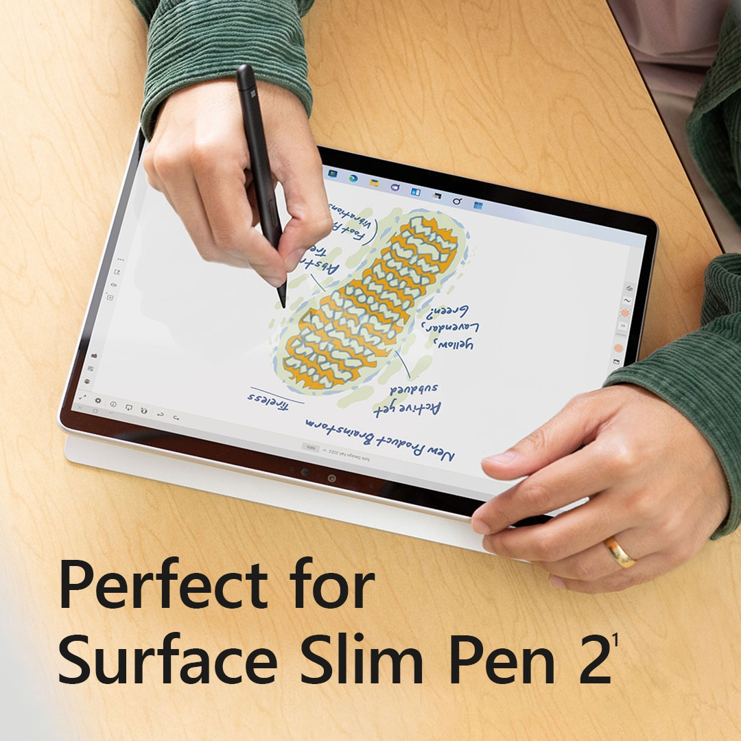Ein Surface Slim Pen 2 über einem Tablet, das auf einem Bildschirm zeichnet.
