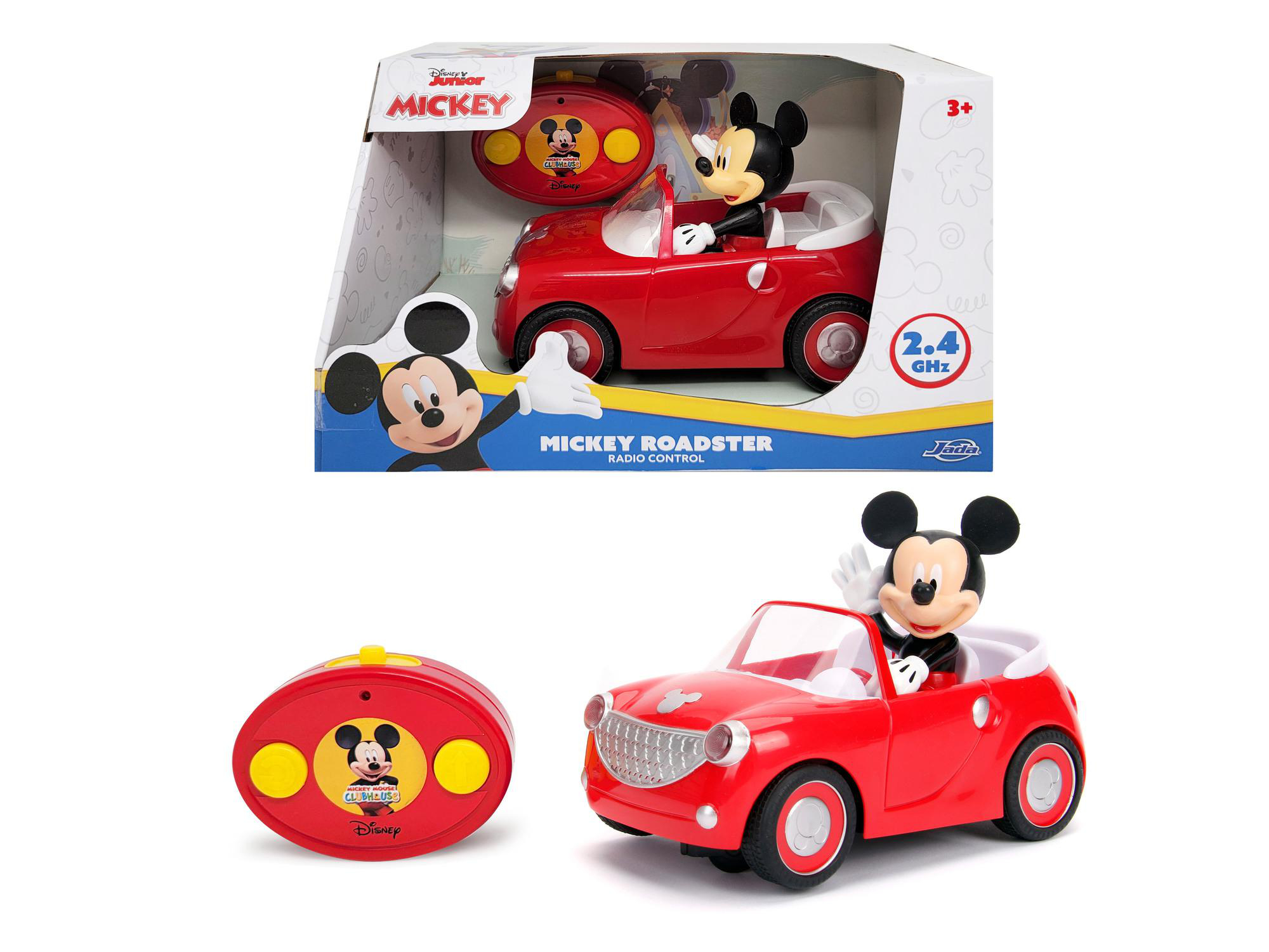 Mickey Mouse in einem roten Roadster-Spielzeugauto. Die Verpackung und eine Fernbedienung sind ebenfalls sichtbar.