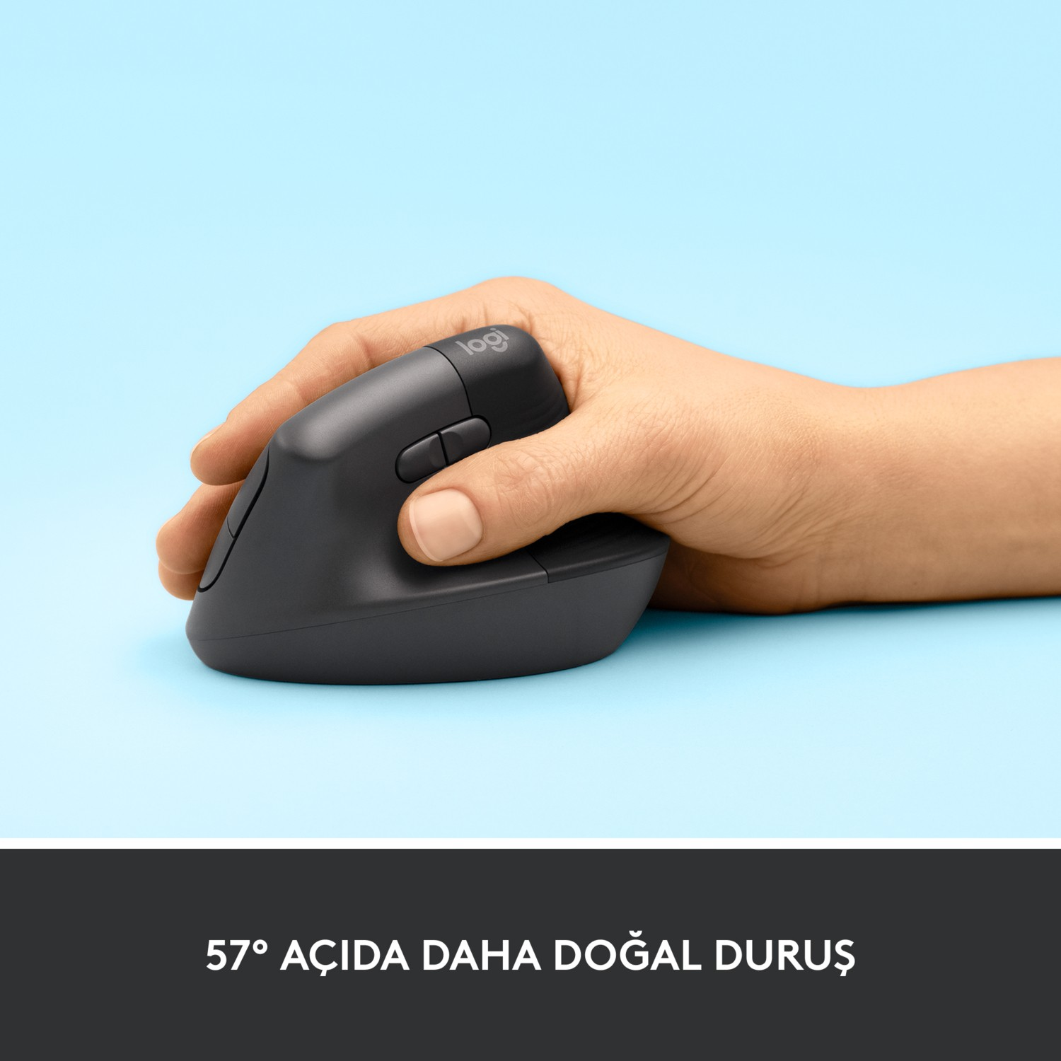 Mavi arka planda dikey bir fare kullanan el, metin: 57° Daha Doğal Duruş.
