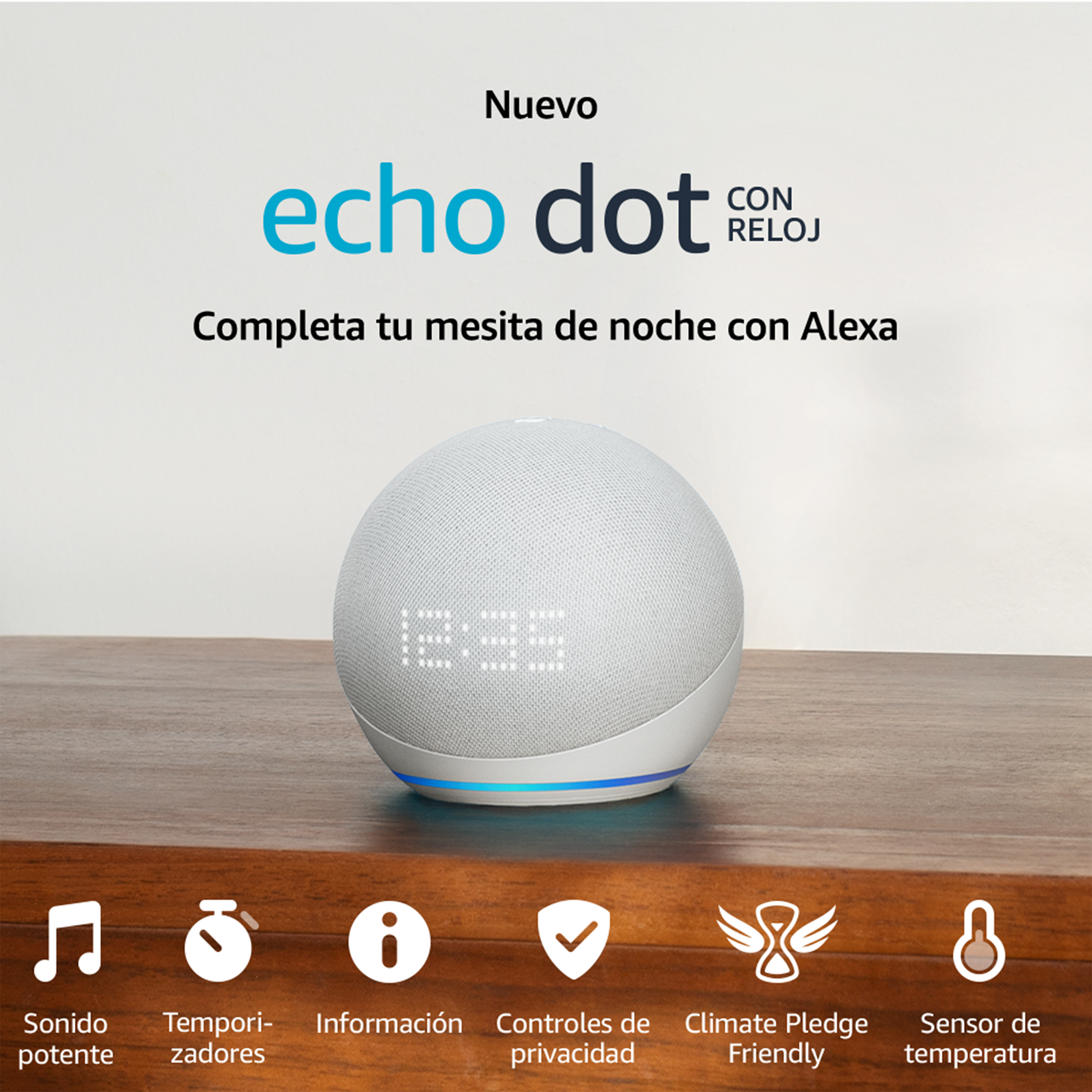 Echo Dot blanco con reloj sobre mesa de madera, iconos de funciones abajo.