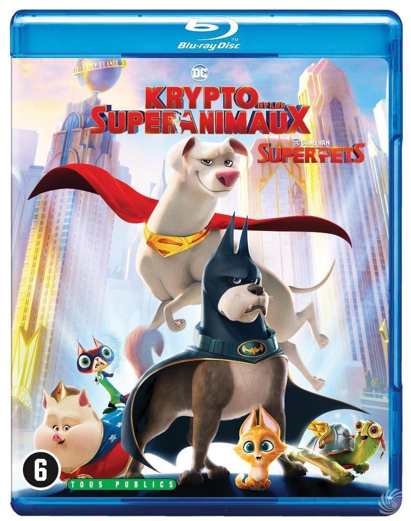 Blu-ray-hoes van 'Krypto and the Super-Pets'. Een hond met een cape en een Batman-achtige hond zijn te zien.