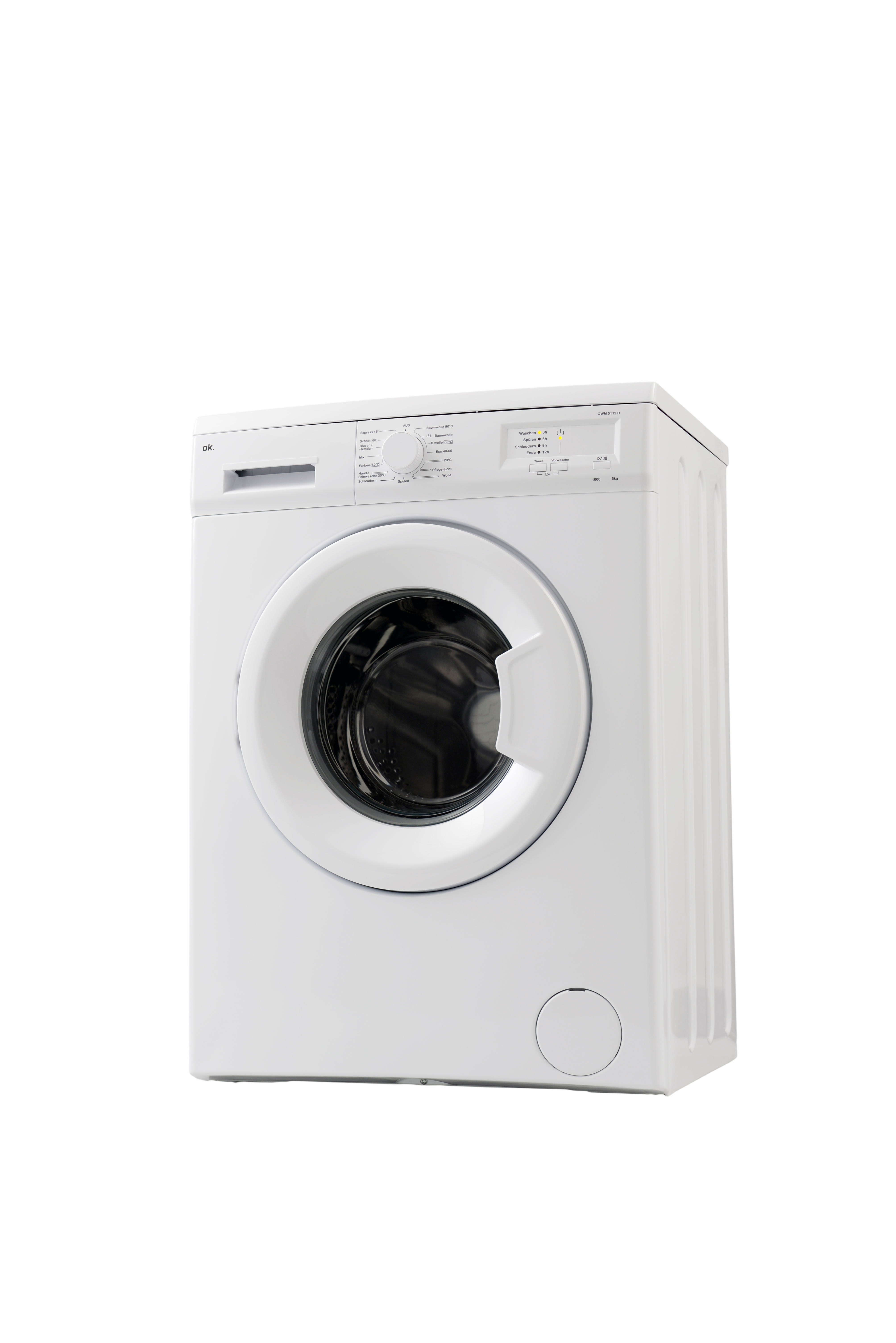 Weiße Waschmaschine vor weißem Hintergrund, aus einem niedrigen Winkel betrachtet.
