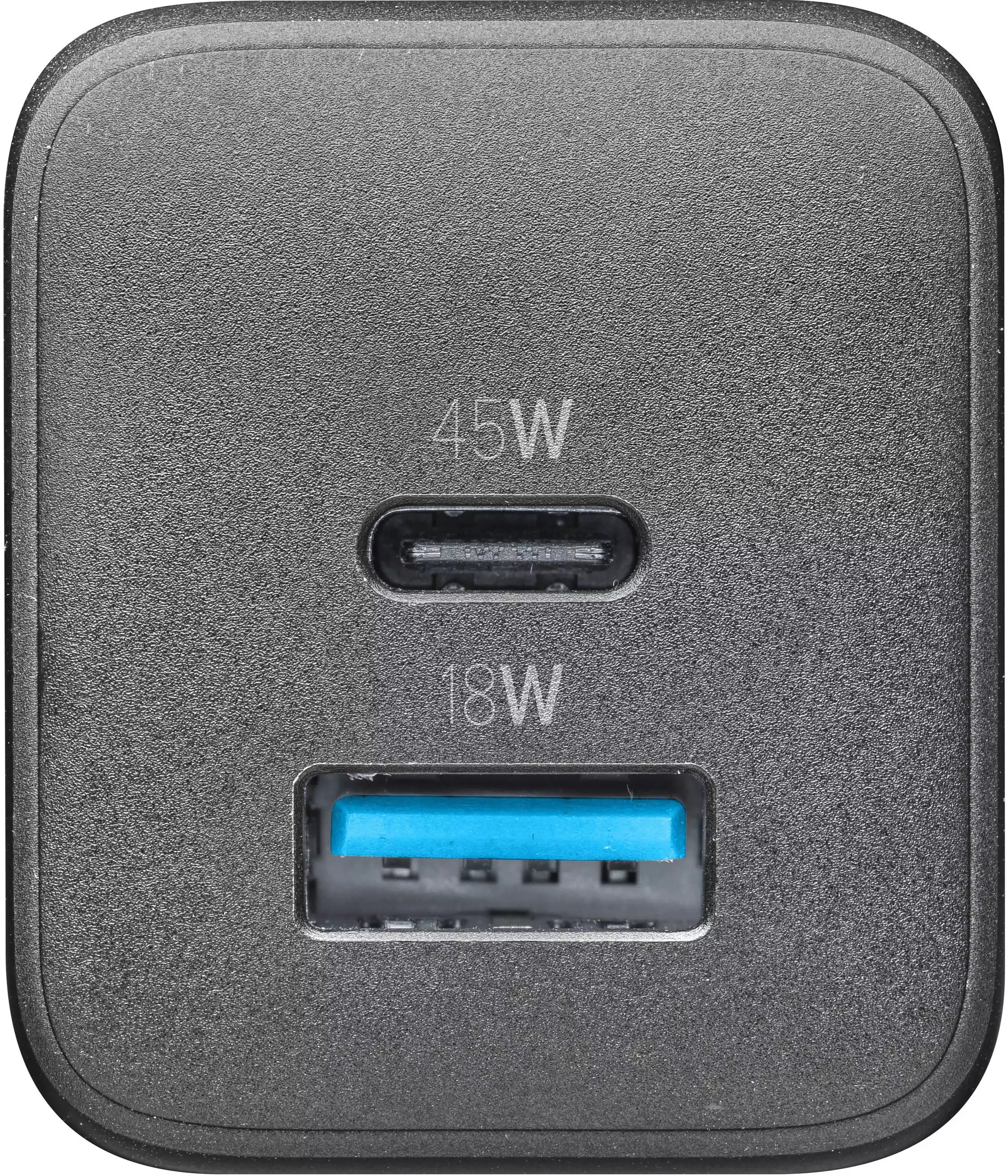 Ein schwarzer Netzadapter mit zwei Anschlüssen: einem USB-Anschluss und einem USB-C-Anschluss.