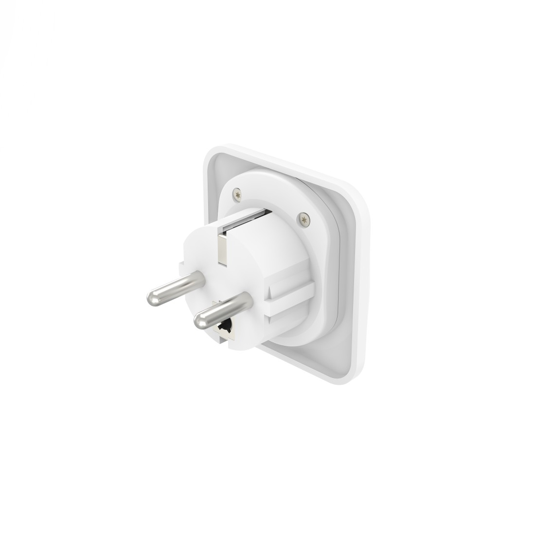 Ein weißer elektrischer Steckeradapter mit quadratischer Basis, von der Seite betrachtet, vor weißem Hintergrund.