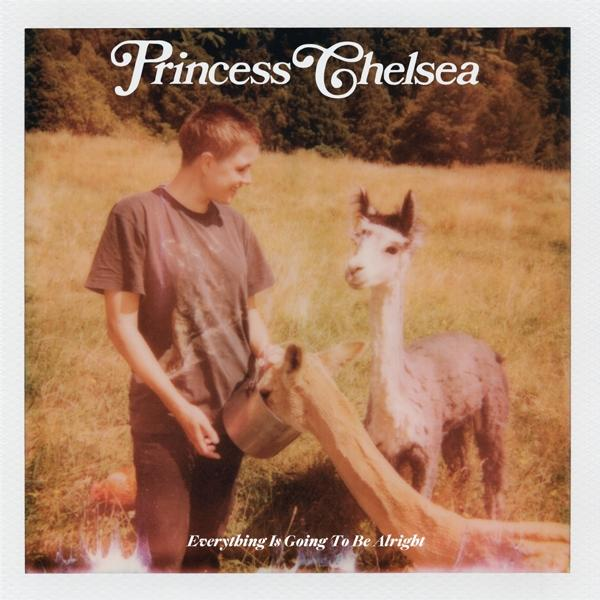 Nő alpakát etet. Szöveg 'Princess Chelsea' & 'Everything Is Going to Be Alright'.