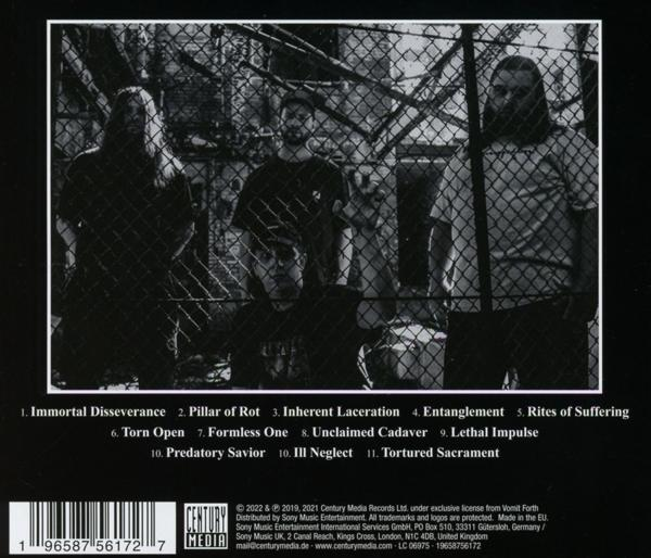 Rückseite einer Musik-CD mit Bandmitgliedern hinter einem Drahtzaun. Titelliste ist sichtbar.
