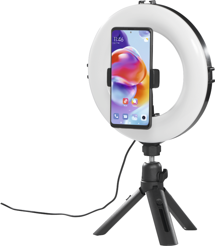 Smartphone in einem Ringlicht auf einem Stativ, weißer Hintergrund.