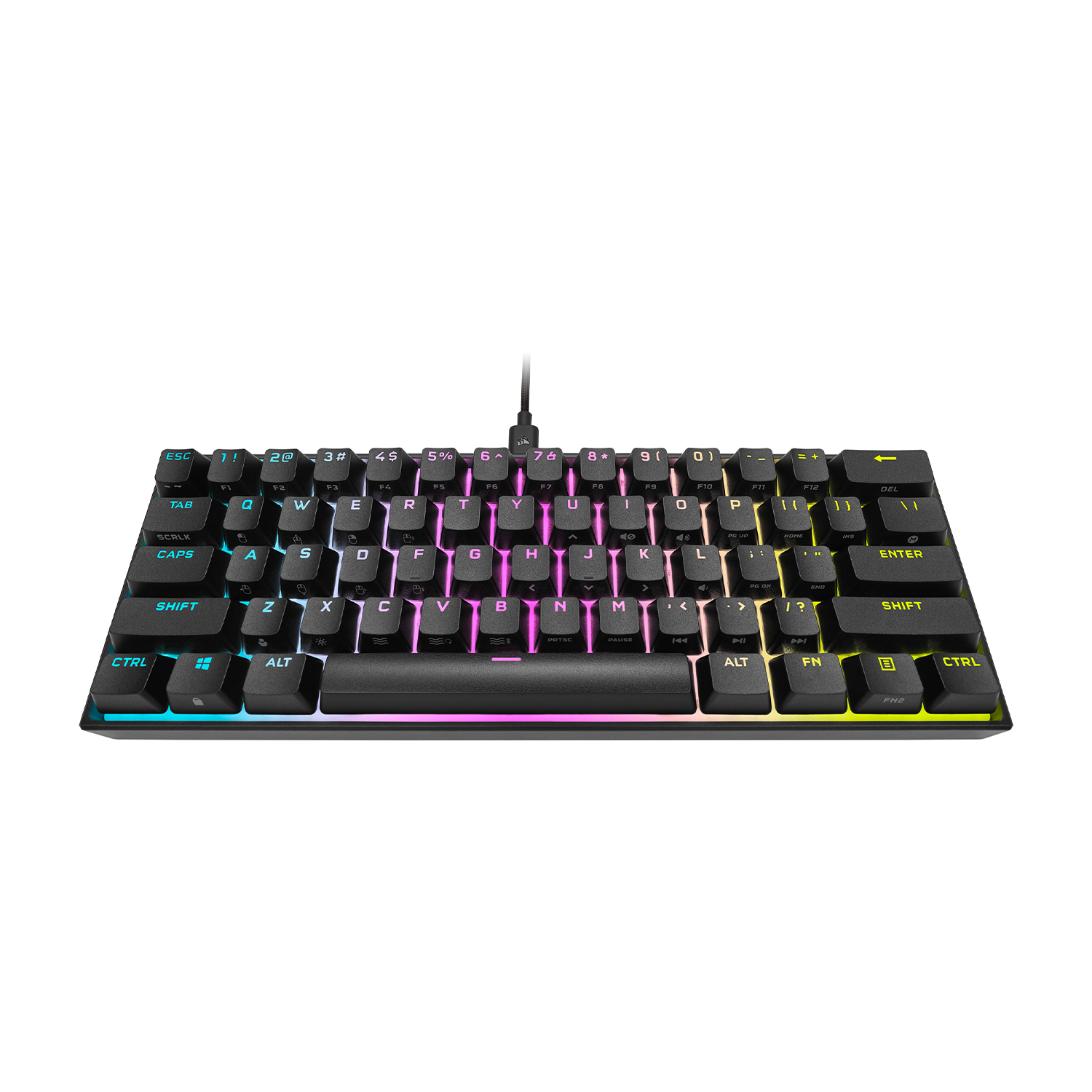 Una tastiera nera con illuminazione RGB. I tasti sono illuminati. La tastiera è su sfondo bianco.