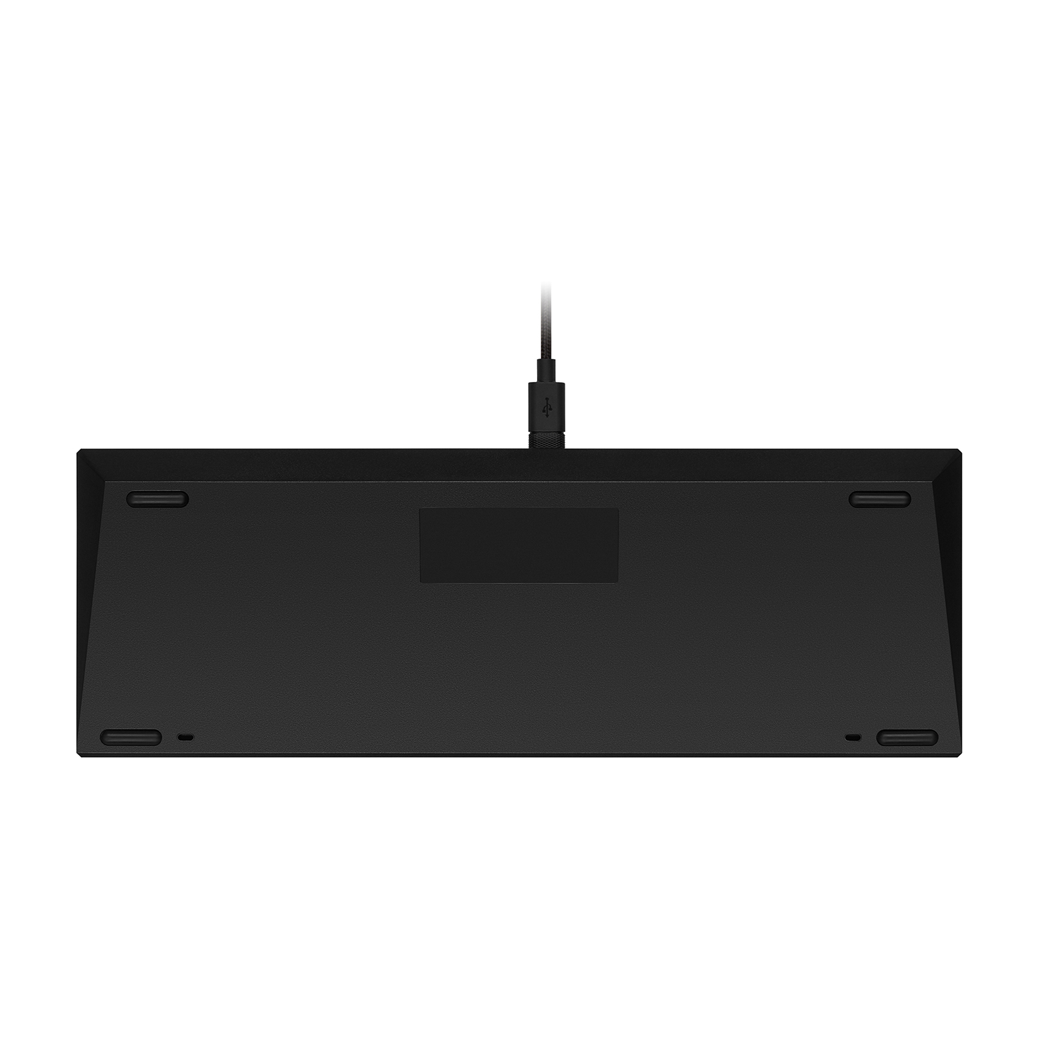 Vista inferiore di una tastiera nera. Ha un cavo USB collegato.