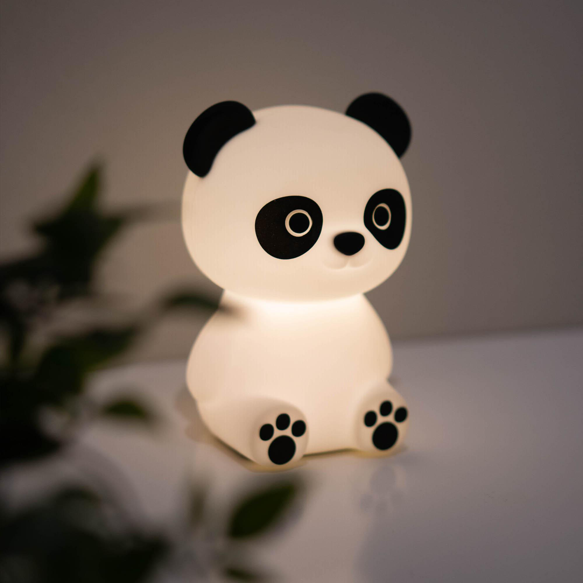 Pandalampe, weiß, schwarze Akzente, schwarze Pfoten, leuchtend.
