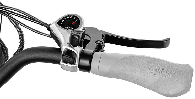 Fietsstuur met display, rem en een grijze Lancia-grip. Details zichtbaar.