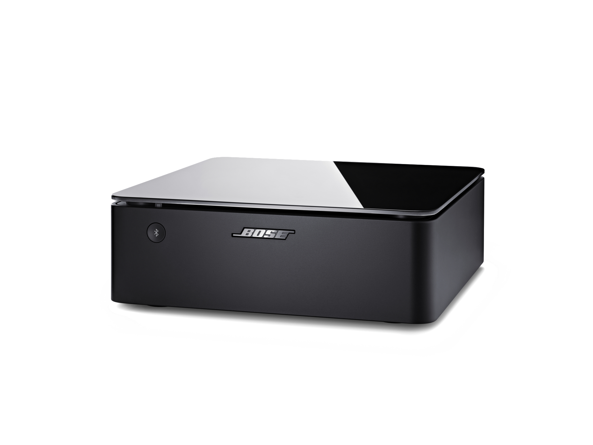 Ein schwarzer Bose-Lautsprecher mit dem Bose-Logo auf weißem Hintergrund.
